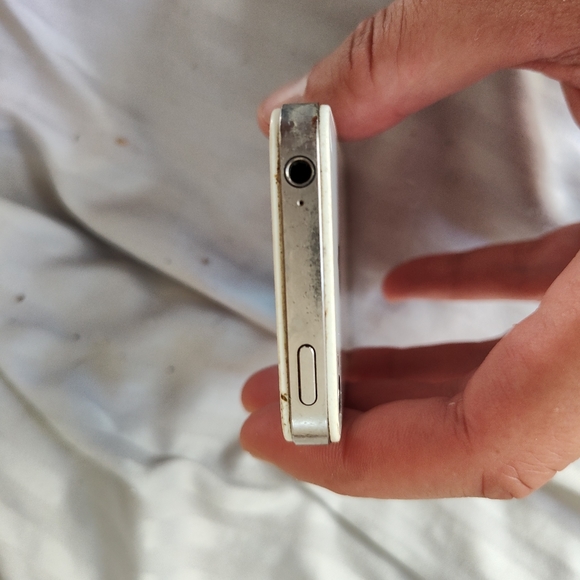 Iphones 4s Great Condition, Works Great - Picture 12 of 16